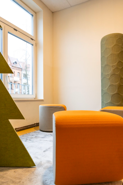 Akoestische oplossingen van Buzzispace in een creatieve werkplek