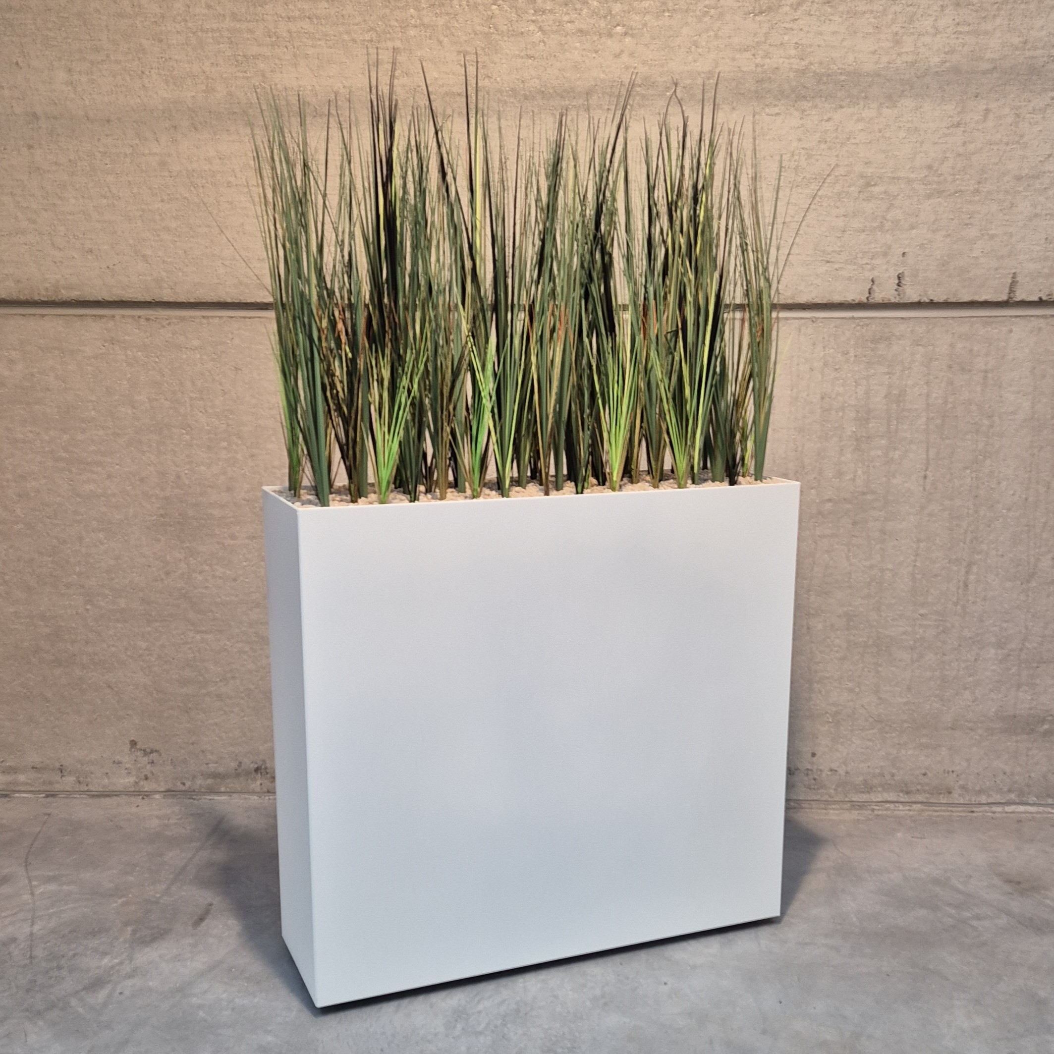 plantenbak met kunstgras op wieltjes